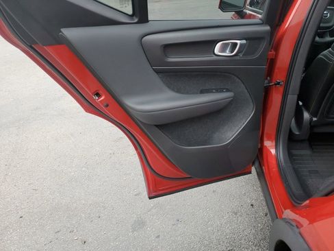 Used 2021 Volvo XC40 T5 Momentum w/ Climate Package image 26