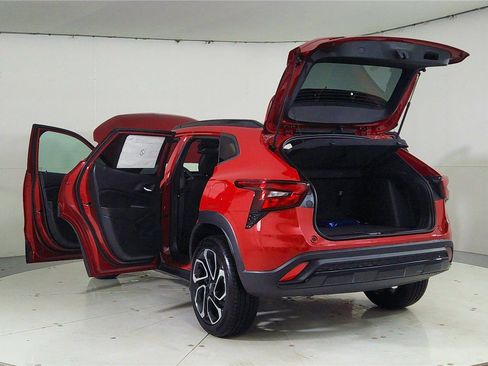 New 2026 Chevrolet Trax RS w/ Sunroof Package image 11