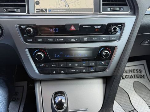 Used 2015 Hyundai Sonata Limited w/ Option Group 06 FWD image 16