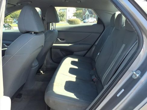 Used 2023 Hyundai Elantra Blue image 4