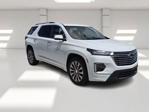 Used 2023 Chevrolet Traverse Premier FWD image 7