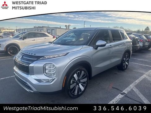 New 2026 Mitsubishi Outlander SE image 4