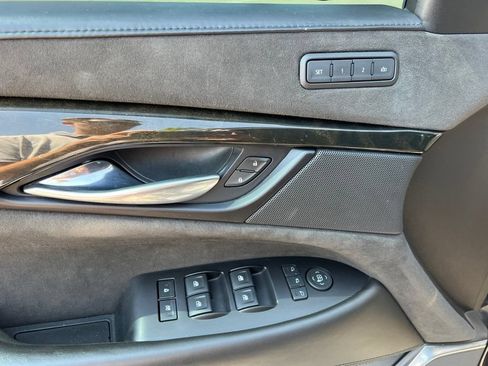 Used 2020 Cadillac Escalade Platinum AWD/4WD image 10