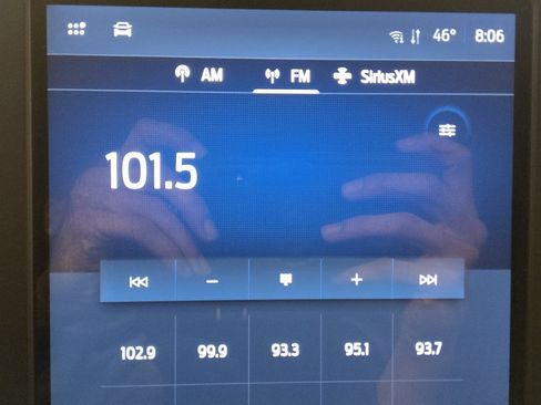 Used 2023 Ford Edge SEL image 25