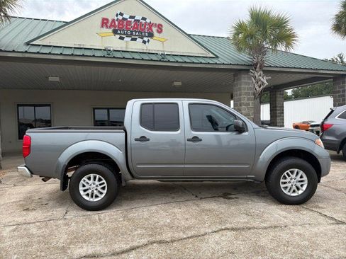 Used 2018 Nissan Frontier SV AWD/4WD image 4