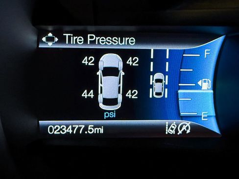 Used 2024 Ford Edge SE image 27