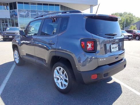 Used 2018 Jeep Renegade Latitude w/ Cold Weather Group AWD/4WD image 28