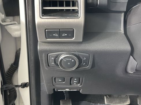 Used 2020 Ford F450 Platinum w/ FX4 Off-Road Package AWD/4WD image 19