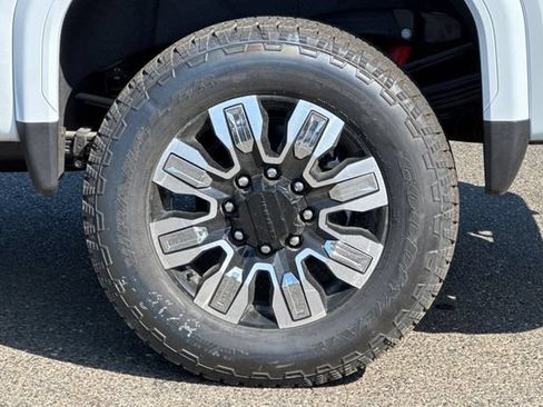 New 2026 GMC Sierra 2500 Denali w/ Denali Reserve Package AWD/4WD image 32