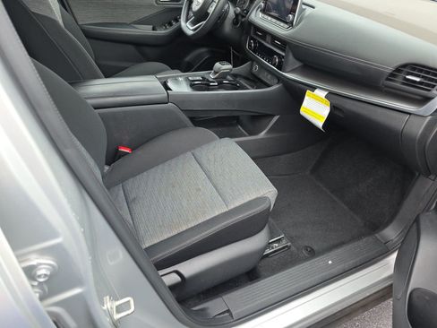 Used 2023 Nissan Rogue SV FWD image 15
