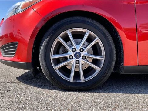 Used 2018 Ford Focus SE FWD image 4