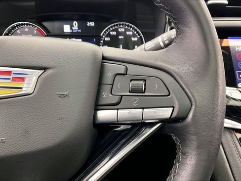 Used 2025 Cadillac XT6 Premium Luxury image 21