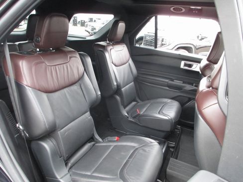 Used 2020 Ford Explorer Platinum w/ Premium Technology Package image 23