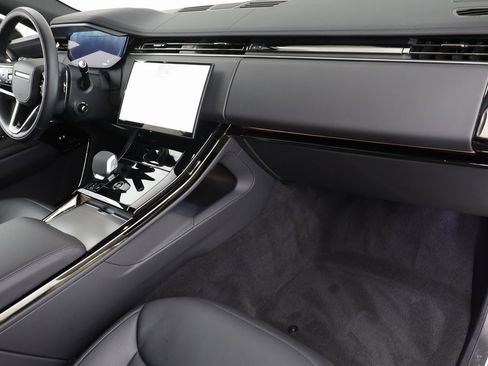 Used 2025 Land Rover Range Rover Sport SE image 20