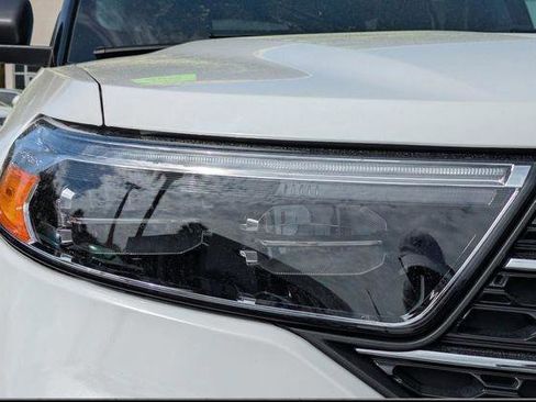 Used 2024 Ford Explorer XLT image 11