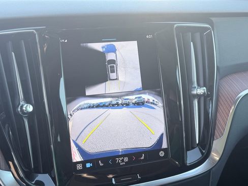 Used 2025 Volvo V60 B5 Cross Country Plus image 16