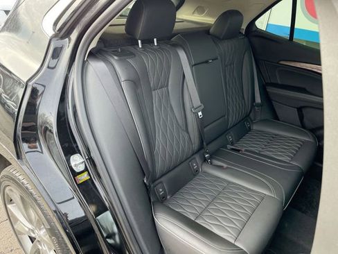 Used 2022 Buick Envision Avenir w/ Technology Package II image 28