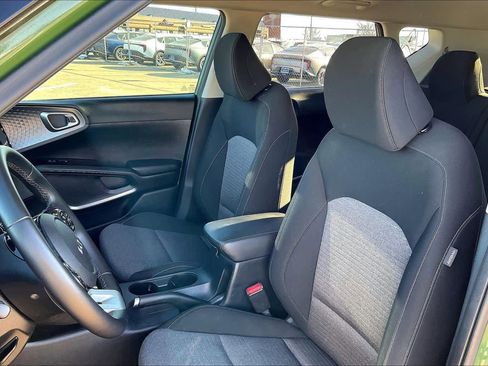 Used 2022 Kia Soul EX image 11