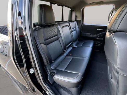 Used 2024 Nissan Frontier SL w/ Technology Package RWD image 18
