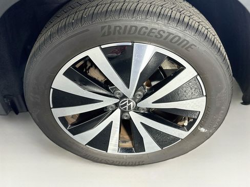 Used 2022 Volkswagen Taos SE FWD image 11