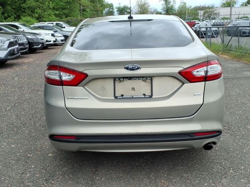 Used 2015 Ford Fusion SE FWD image 5