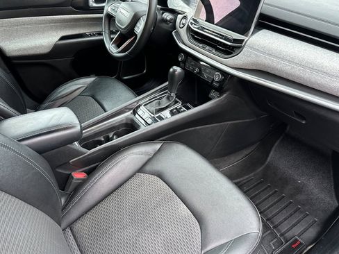 Used 2024 Jeep Compass Latitude image 18