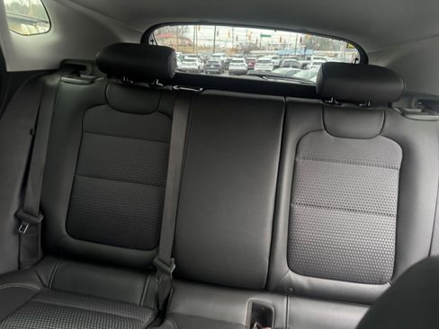 Used 2025 Chevrolet Trax LT image 32