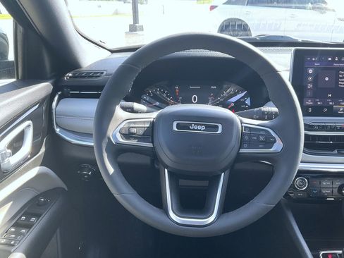 Used 2023 Jeep Compass Limited w/ Sun and Sound Group AWD/4WD image 13