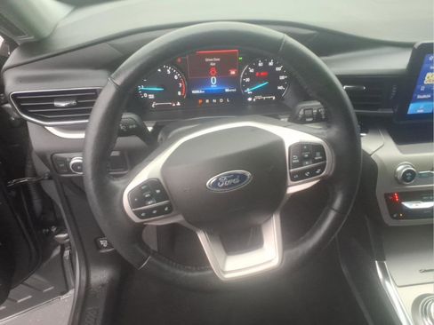 Certified 2022 Ford Explorer XLT w/ Equipment Group 202A image 15