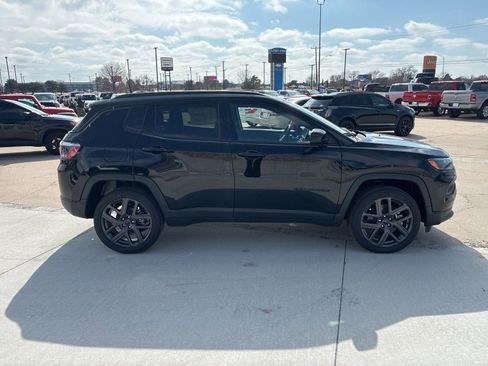 New 2026 Jeep Compass Latitude w/ Sun and Sound Group AWD/4WD image 8
