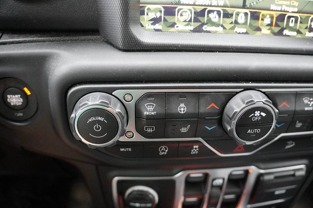 Used 2020 Jeep Wrangler Unlimited Sahara AWD/4WD image 6