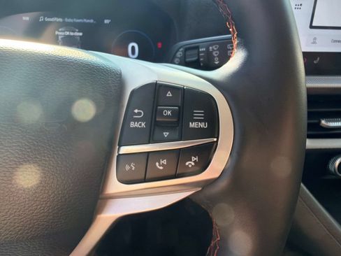 Used 2025 Ford Explorer Active AWD/4WD image 27