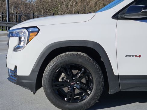 Used 2022 GMC Terrain AT4 w/ Infotainment Package II image 12