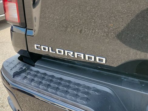 Used 2024 Chevrolet Colorado Z71 w/ Z71 Convenience Package 2 AWD/4WD image 7