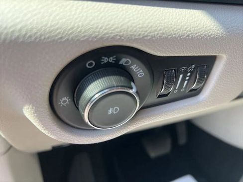 Certified 2023 Chrysler Pacifica Touring-L FWD image 60