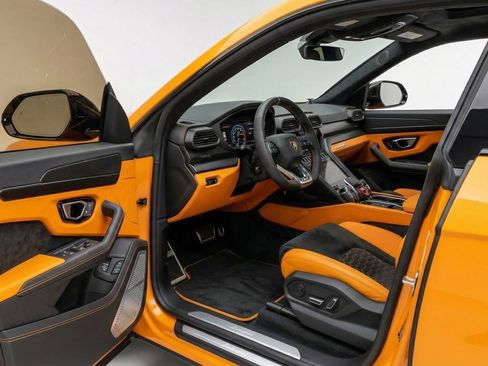 Used 2022 Lamborghini Urus image 10