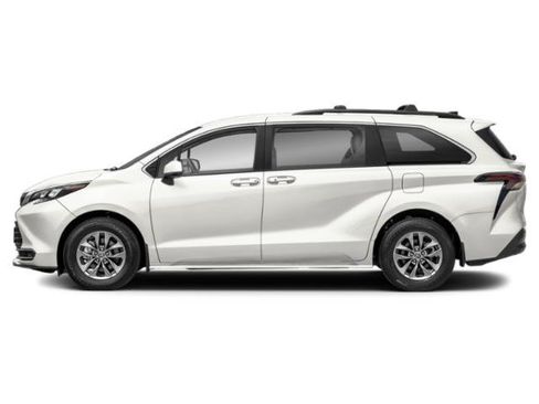 New 2026 Toyota Sienna LE FWD image 3