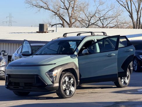 Used 2024 Hyundai Kona SEL w/ Convenience Package image 16