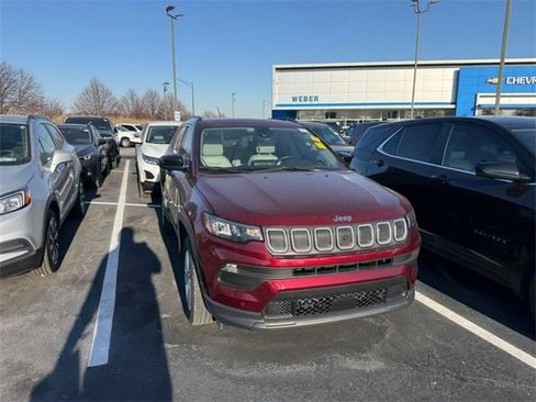 Used 2022 Jeep Compass Latitude w/ Sun and Sound Group image 3