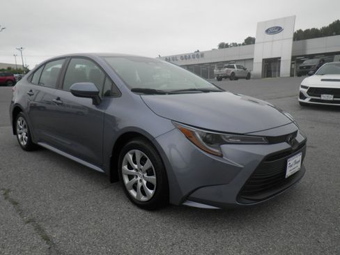Used 2025 Toyota Corolla LE FWD image 1