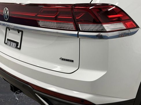 Used 2025 Volkswagen Atlas Cross Sport SE w/ Panoramic Sunroof Package image 32