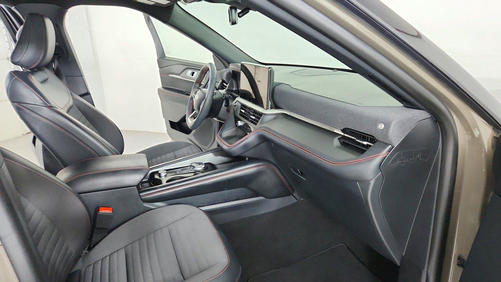 Used 2026 Ford Explorer ST-Line w/ ST-Line Street Pack AWD/4WD image 30