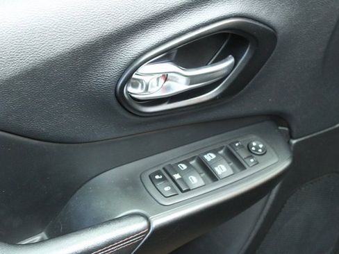 Used 2022 Jeep Cherokee Trailhawk w/ Trailer Tow Group image 13