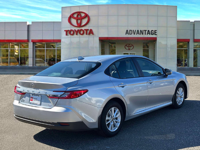 Used 2026 Toyota Camry LE AWD/4WD image 7