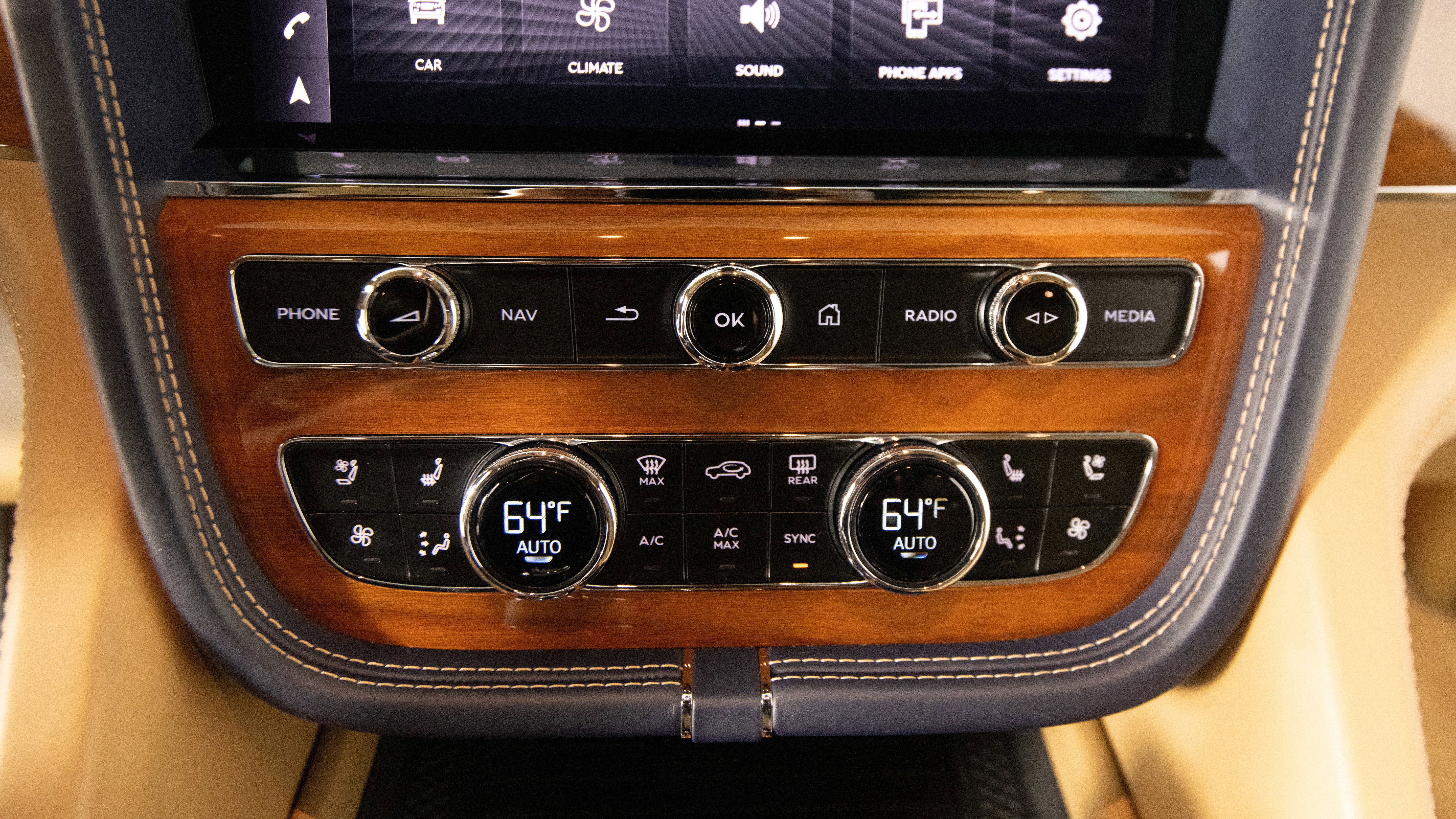 Used 2021 Bentley Bentayga AWD/4WD image 24