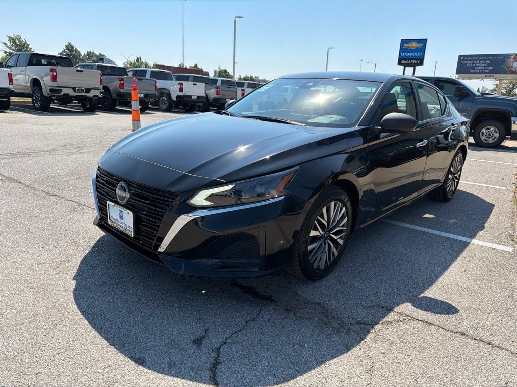Used 2025 Nissan Altima 2.5 SV FWD image 7