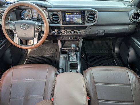 Used 2019 Toyota Tacoma TRD Sport image 5