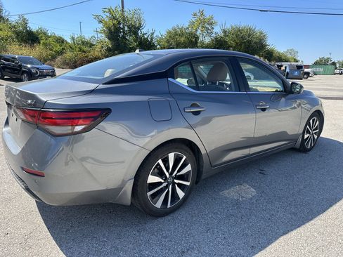 Used 2021 Nissan Sentra SV w/ SV Premium Package image 7
