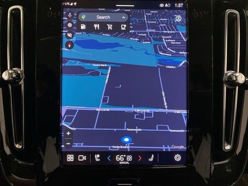 Used 2025 Volvo XC40 B5 Plus image 47