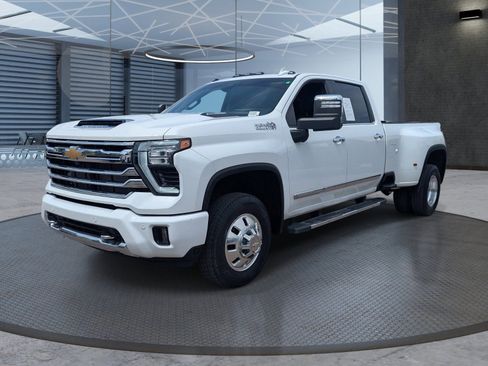 Used 2024 Chevrolet Silverado 3500 High Country w/ High Country Premium Package image 2